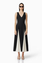 Load image into Gallery viewer, CURAAE Vera Midi Dress