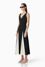 Load image into Gallery viewer, CURAAE Vera Midi Dress