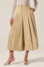 Load image into Gallery viewer, ASTR The Label Rowen Pleated Culotte Pants