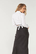 Load image into Gallery viewer, SOVERE Encore Twist & Wrap Shirt