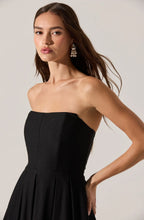 Load image into Gallery viewer, ASTR The Label Reiona Strapless Pleated Midi Dress