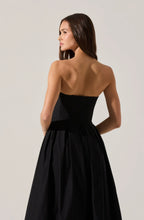 Load image into Gallery viewer, ASTR The Label Reiona Strapless Pleated Midi Dress