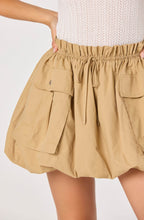Load image into Gallery viewer, ASTR Cargo bubble mini skirt khaki wih snap flap pockets