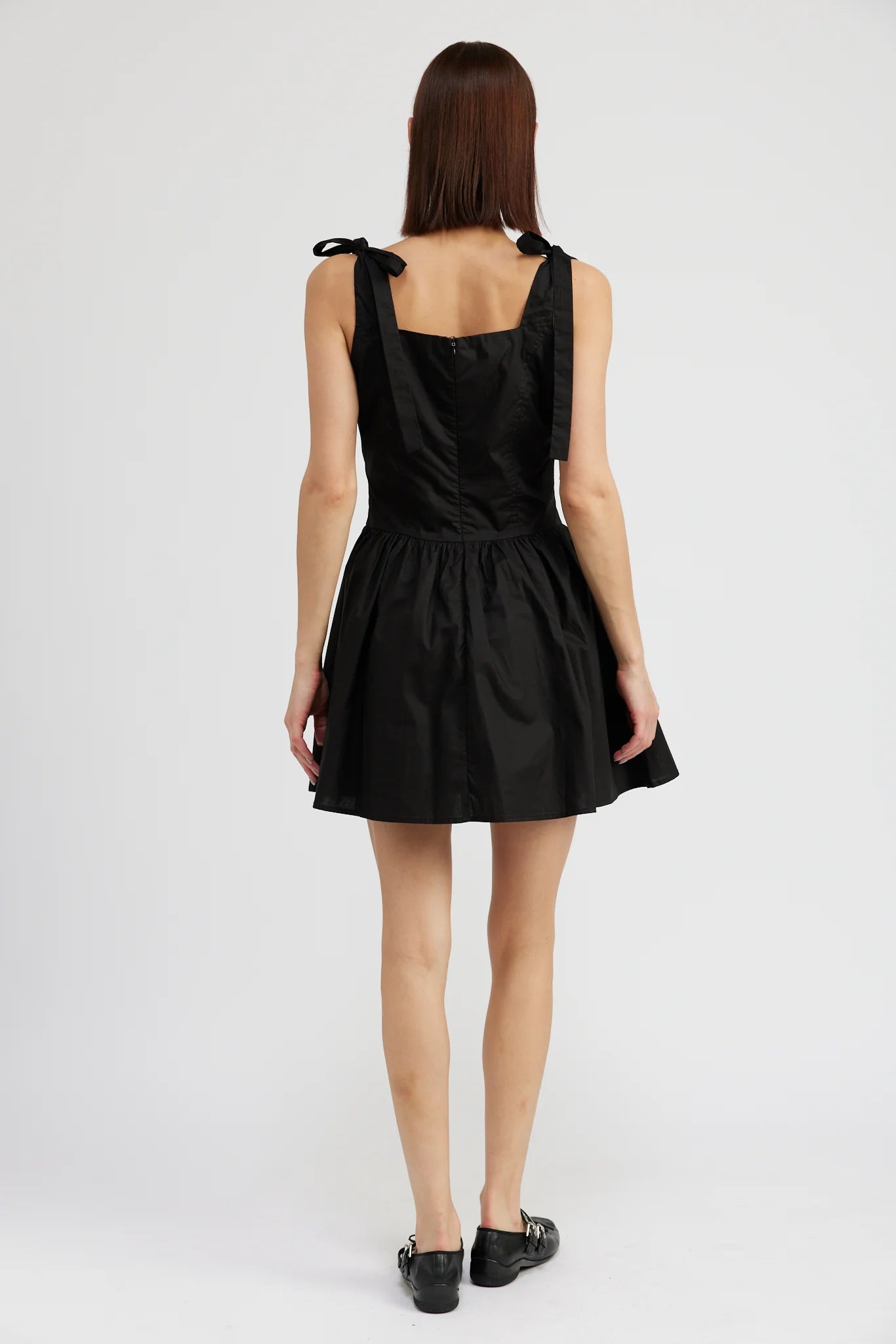 en saison black dress Black Heather Embroidered Mini Dress