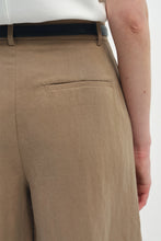Load image into Gallery viewer, RUE SOPHIE Yana Arrow Belt Loop Bermuda Short