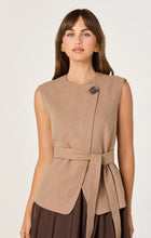 Load image into Gallery viewer, ASTR The Label Darrien Vest