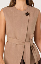 Load image into Gallery viewer, ASTR The Label Darrien Vest