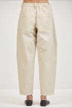 Load image into Gallery viewer, a.ren Taurus Denim Barrel Jeans