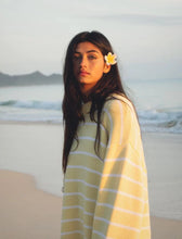 Load image into Gallery viewer, RUMORED Bayside Crewneck Sweater